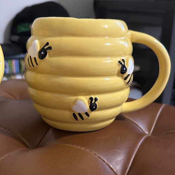 NEW Yellow Bee Mug for both mugs - Picture 2 of 3